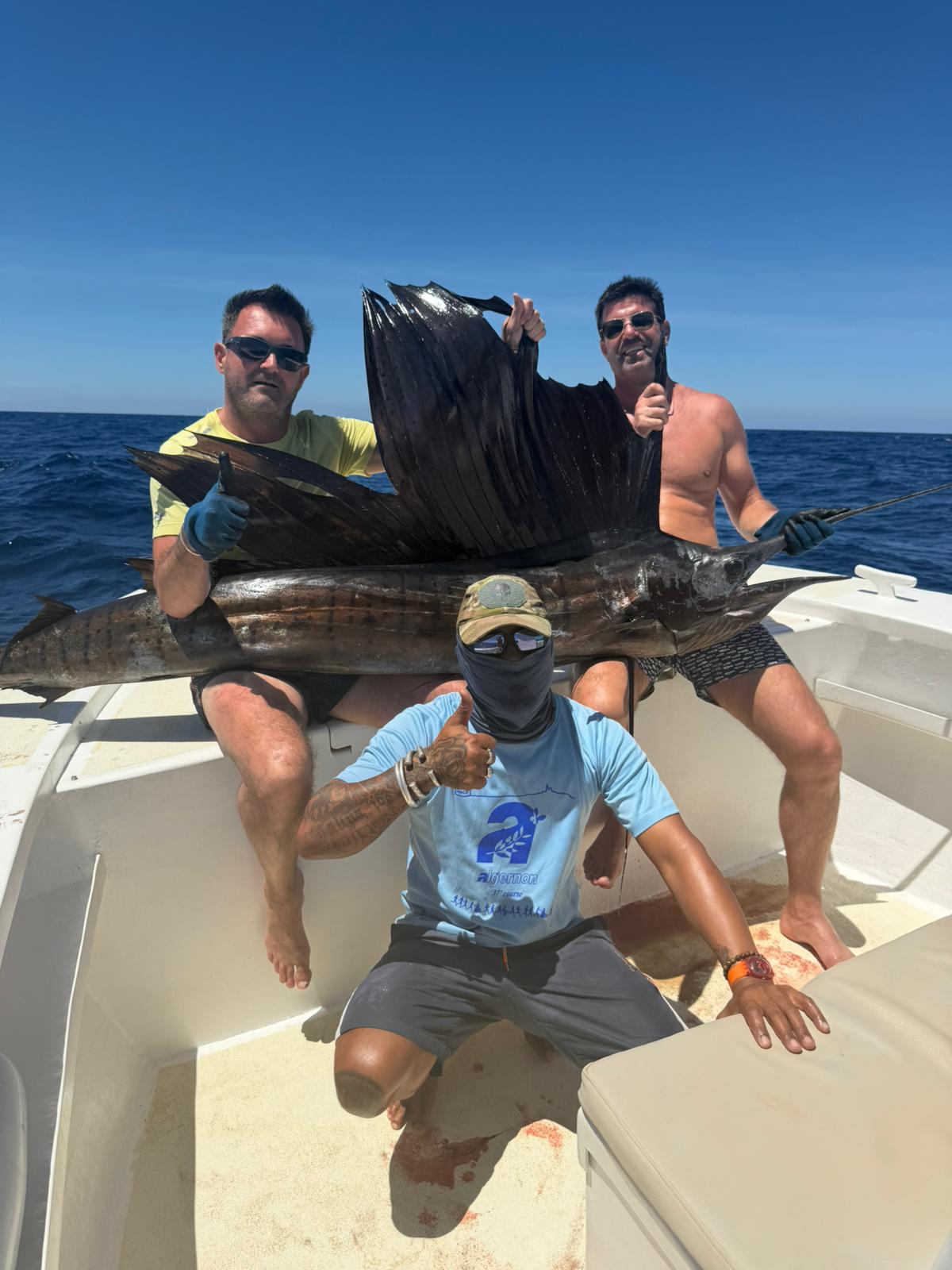 Bateau de pêche au gros avec prise exceptionnelle dans l'océan Indien